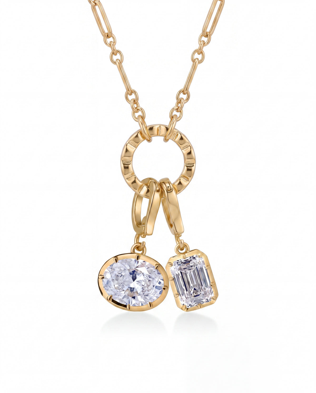 Arco Paperclip Chain styled with a clip-on pendant attached to the centre ring